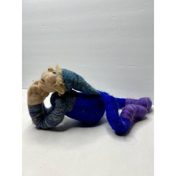 Wool Felted Elf Figure - Picture 4 of 8